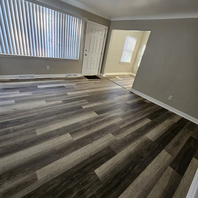 Photo - 3 Bedroom, 1 Bath Ranch w/ Fresh Updates Throughout. Spacious Living Room w/ New Laminate Floorin...