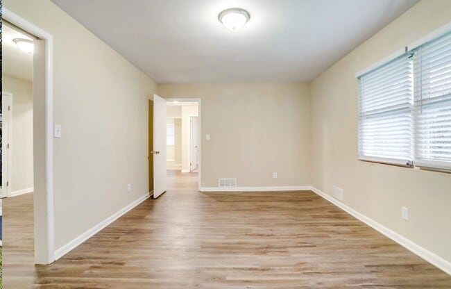 Photo - 2138 Springdale Rd SW