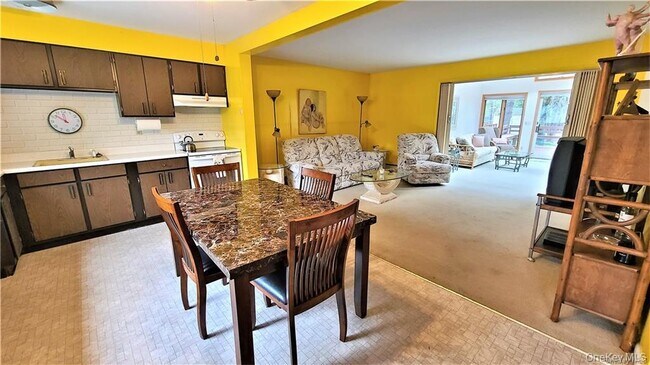 Photo - 52 Medallion Rd