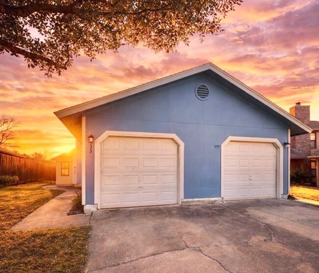 Building Photo - 333 Rawhide Loop