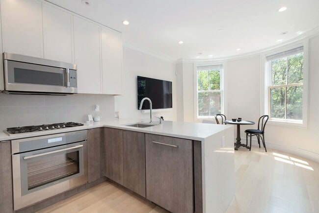 Building Photo - 53 Rutland Sq Unit 2
