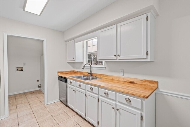 Photo - 165 Montclair Loop