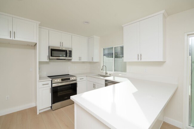 Photo - BEAUTIFULLY RENOVATED 2 BEDROOM 2 BATHROOM UNIT IN ARCADIA!! Unit 1411B