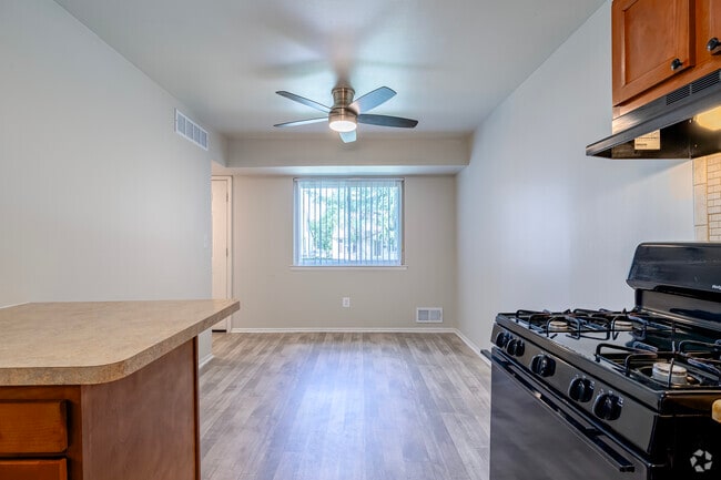 3BD, 1.5BA - 1,014SF - Dining Room - Coppertree Townhomes