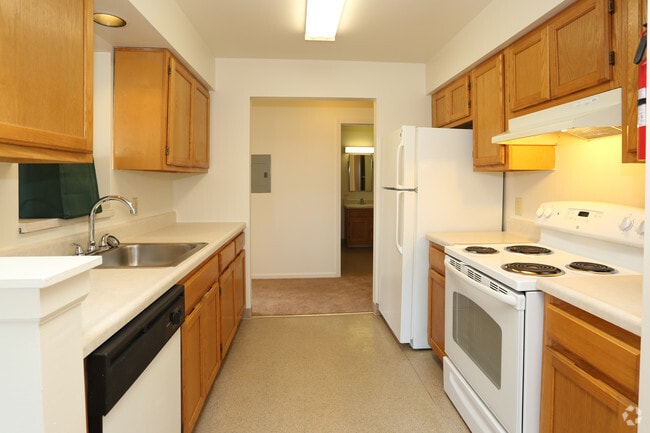 Kitchen - Evergreen Hills Apartments