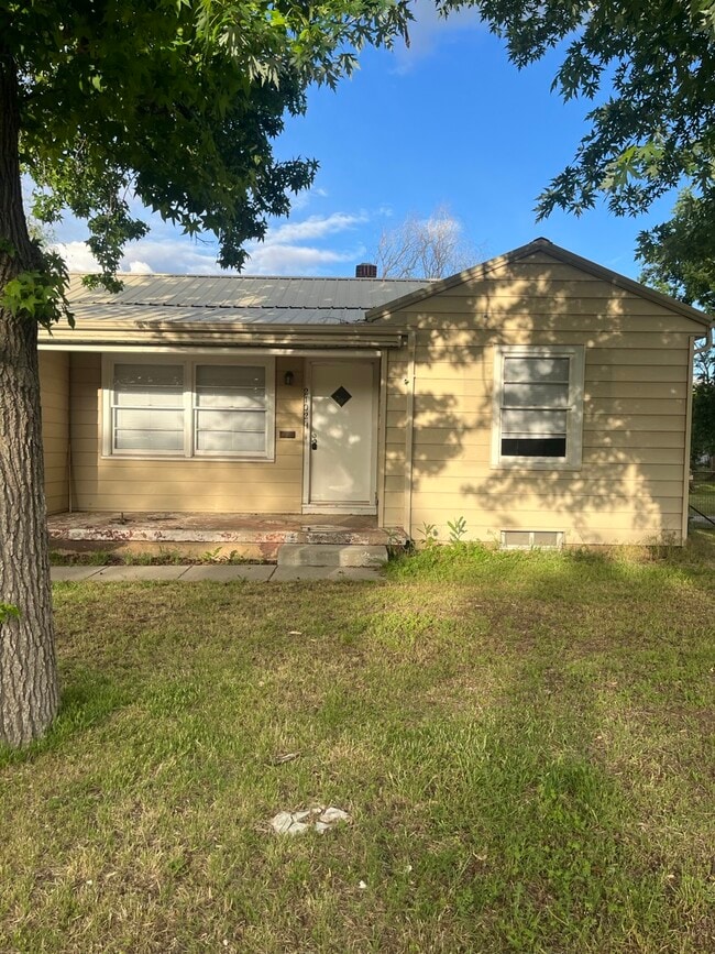 Building Photo - 2102 S Washington Ave Rental