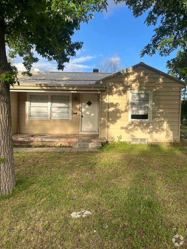 Building Photo - 2102 S Washington Ave Rental