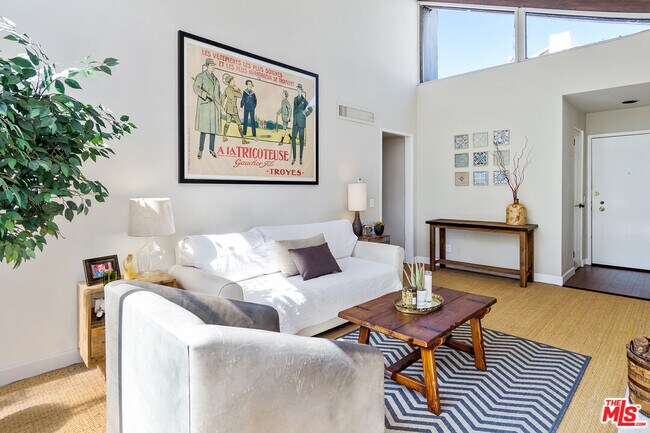 Photo - 1340 S Beverly Glen Blvd Unidad 307