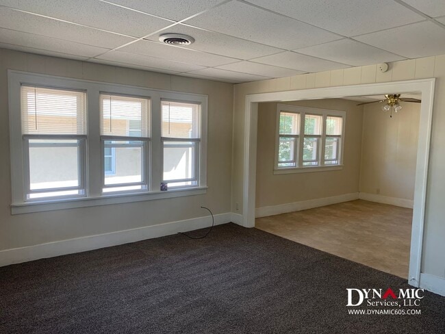 Photo - 713-715 W 16th St