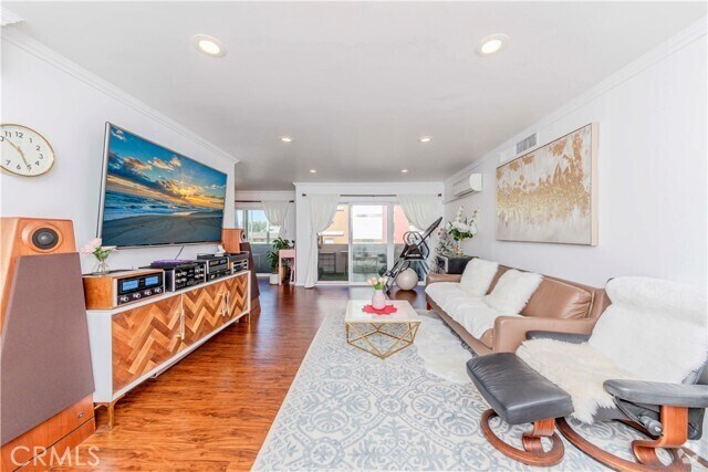 Building Photo - 358 S Gramercy Pl Unit 201 Rental