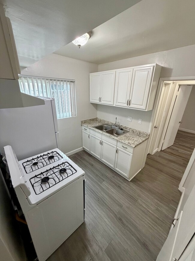 Photo - 12414 Dunrobin Ave Unit 5