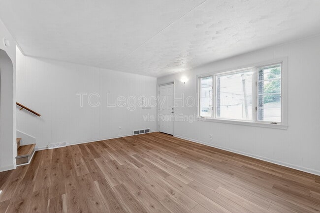 Photo - 321 Clark St
