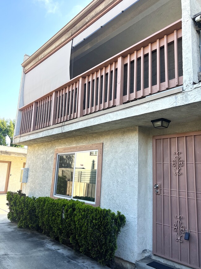 End-unit, 2 level condo! - 338 W Plymouth St Unidad C Rental