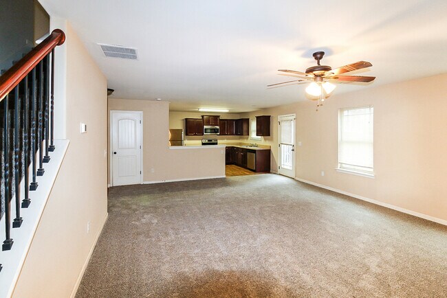 Photo - 921 Justice Dr