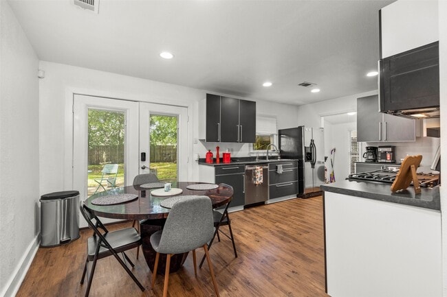 Photo - 5808 Community Dr