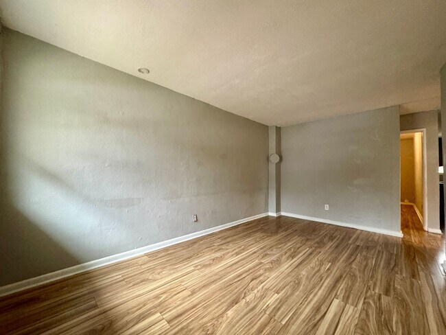 Photo - 708 W 47th St Unidad A