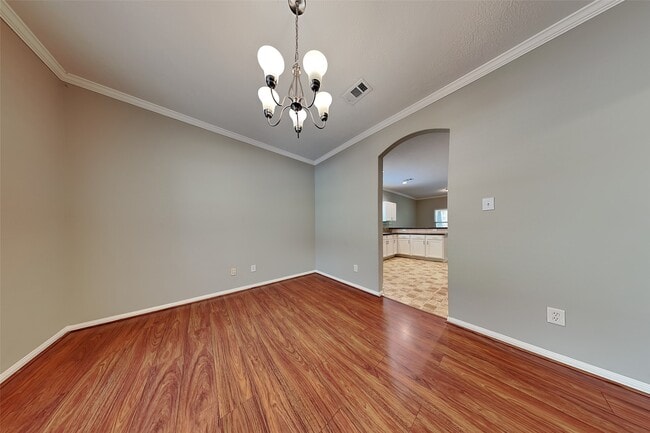 Photo - 10 Prairie Oak Dr