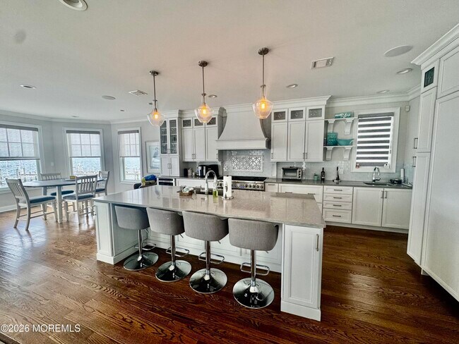 79 Pershing Blvd