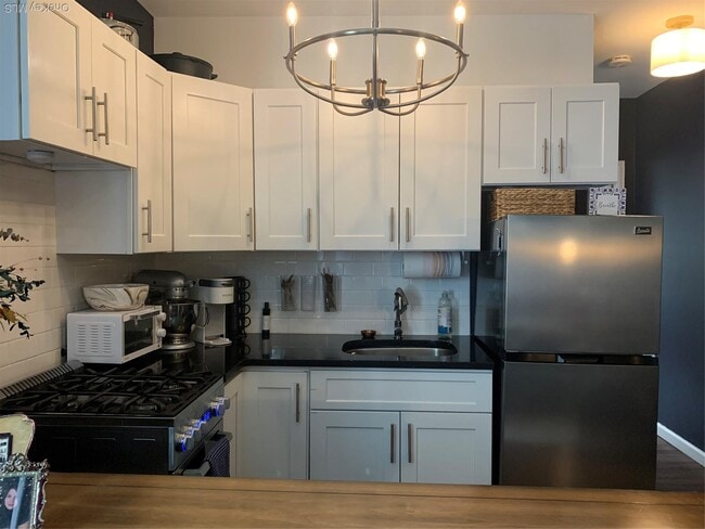 Photo - 21-29 Audrey Ave Unit C