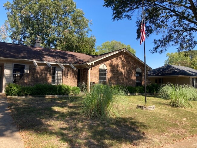 Building Photo - 5024 Clear Creek Dr