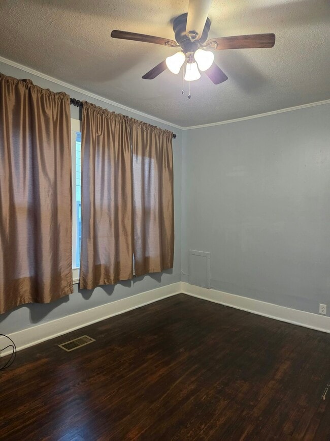 Photo - 719 W Faulkner St