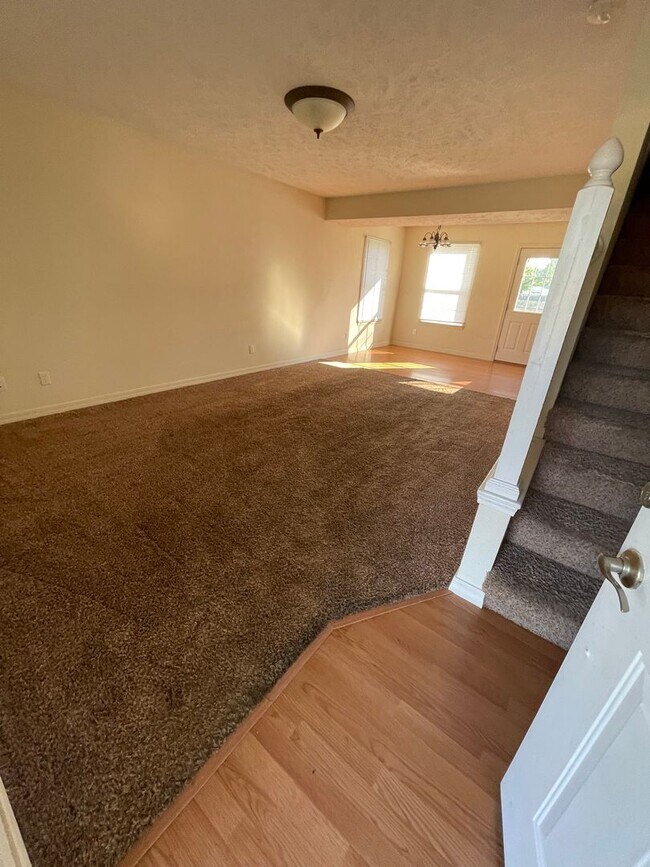 Photo - Spacious 3 bedroom, 2.5 bathroom Duplex