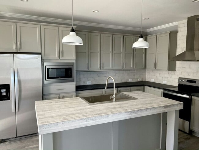 Photo - 5892 Mora Pl