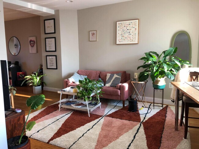 Example of furnished living room - 2243 Shannon Pl SE Unidad A