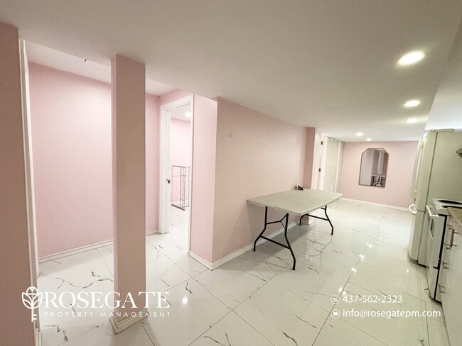 Photo - Spacious 2+Den Basement Apartment with Parking – Flat Utilities – Barrie Unit 2