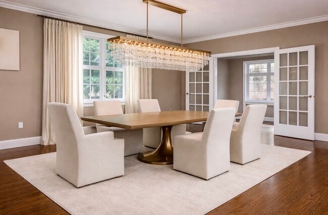 Photo - 423 English Pl