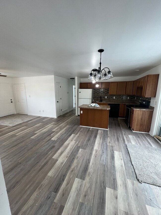 Photo - 5 BEDROOM, 2 baths $2000.00