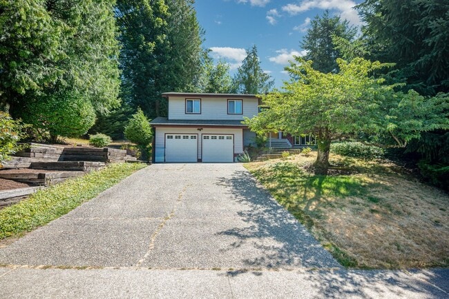 5 Bed 3 Bath home In Bellevue Available Now