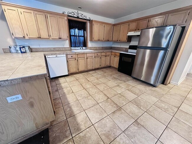 Photo - 211 Leonard St