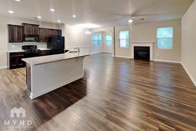 Photo - 116 Laurelcrest Ln
