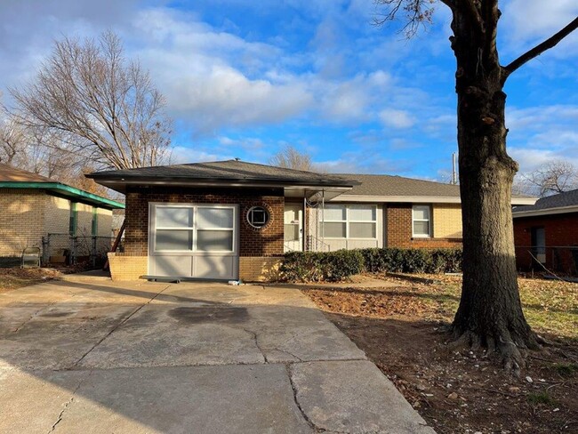 Building Photo - 4-bedroom, 2-bathroom home for rent in south Oklahoma City near SW 59th and May!