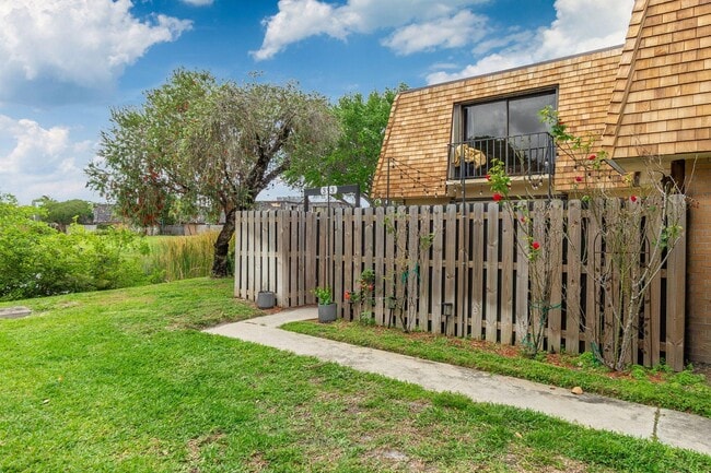 Building Photo - 393 Lake Arbor Dr