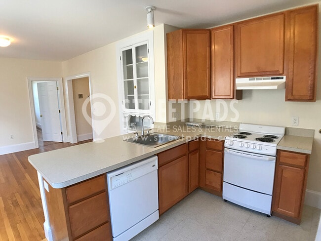 Building Photo - 881 Massachusetts Ave Unit 44