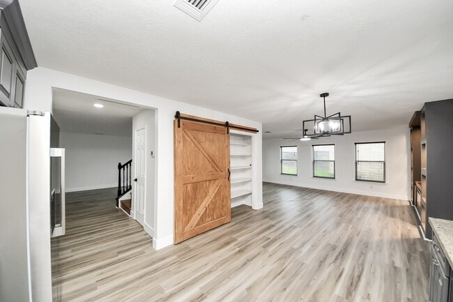 1910 Fallow Ln