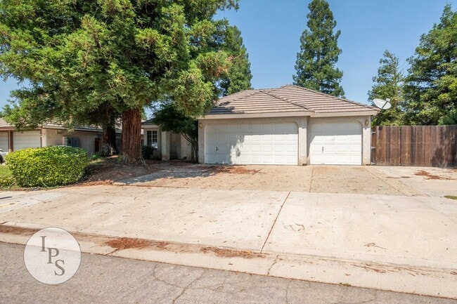 Photo - Fresno NorthEast Home, 3BR/2BA, Built 1989 – Across the street from Maple Creek Elementary!