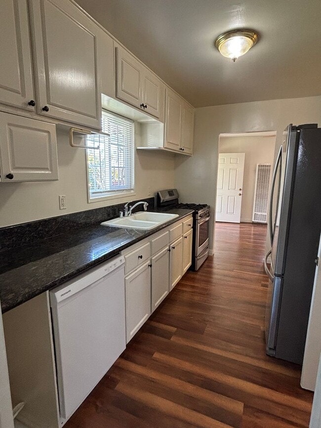 Photo - MARKETING SPECIAL!! $500 OFF SECOND MONTHS RENT - Bright & Spacious 2-Bedroom Home with Private P...