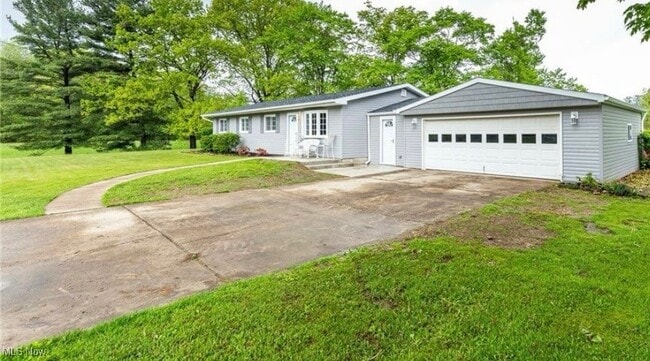 Photo - 794 Robinhood Dr House