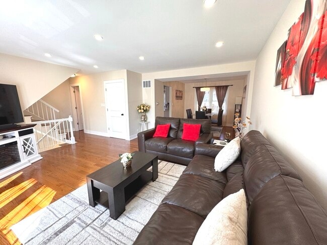 Photo - 2210 Clifton Pl