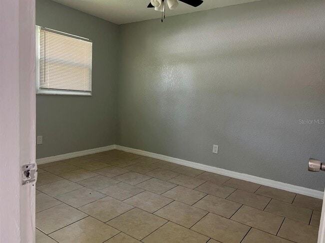 Photo - 817 Bentley St