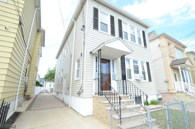 Photo - 74 Harrison Pl House