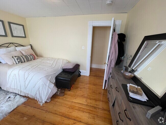 Building Photo - 35 Hancock St Unit 3 Rental