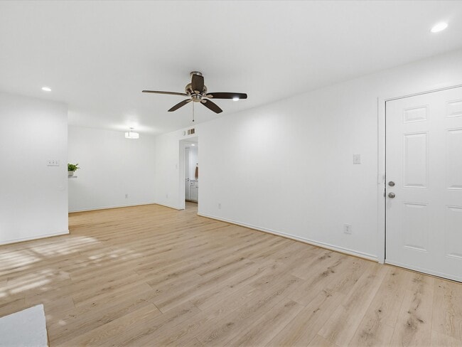 Photo - 2120 Wilcrest Dr Unit 122