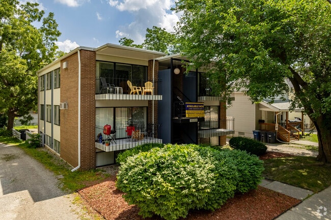 Building Photo - MOVE IN SPECIAL - 1313 S State St Rental