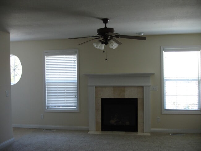 Photo - 703 Prairie View Rd Unit 3