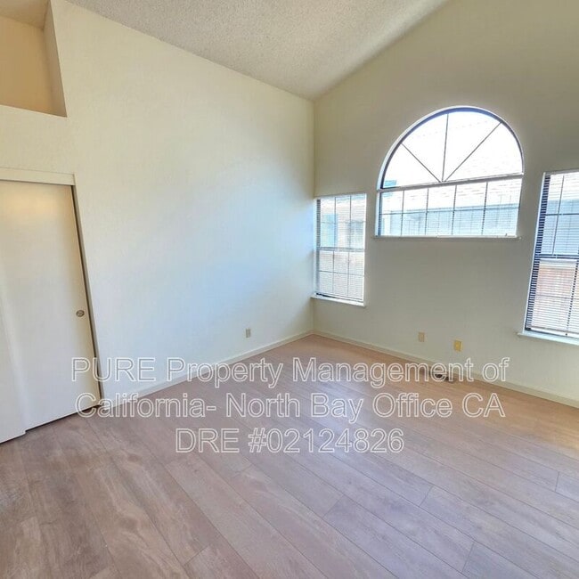 Photo - 869 Maria Dr