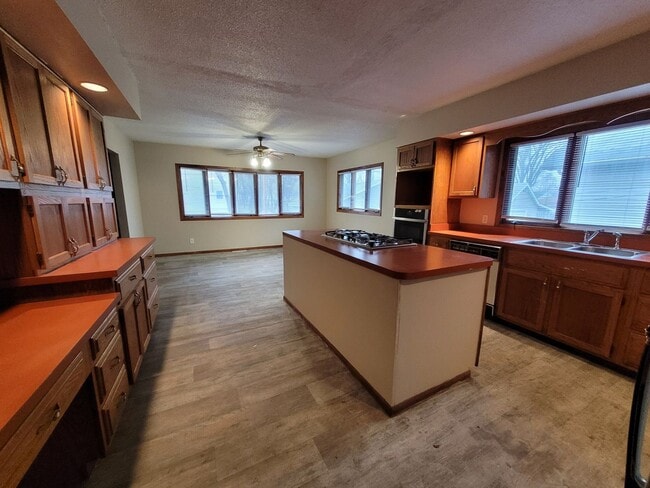 Photo - Don't miss this spacious kitchen!